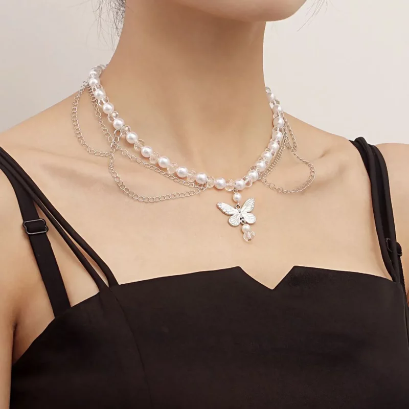 Collar Vintage de Mariposa con Perlas Brillantes